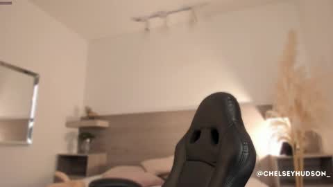 Snapshot of chelsey_hudson chatting on 09.23.25 chelsey_hudson online show from 09.23.25