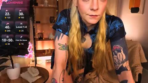 Snapshot of cherrie_sherry chatting on 02.26.26 Sherry online show from 02.26.26