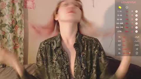 Snapshot of cherry_hazzze chatting on 09.28.25 Cheryl online show from 09.28.25