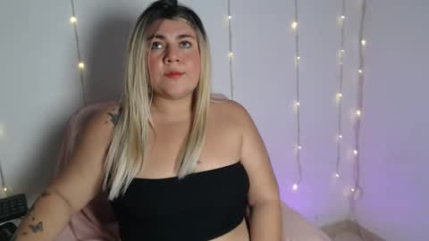 Snapshot of cherry_mia12 chatting on 10.22.25 mia online show from 10.22.25