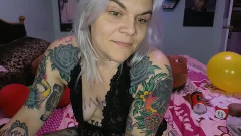 Snapshot of cherryb0mbb0mb chatting on 12.07.24 CherryBombBomb online show from 12.07.24