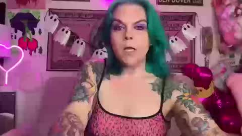 Snapshot of cherryb0mbb0mb chatting on 10.12.25 CherryBombBomb online show from 10.12.25