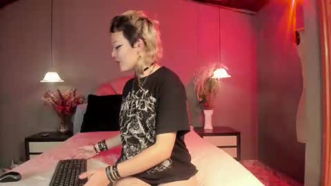 Snapshot of cherryblow_ chatting on 10.21.25 Cherry Glow online show from 10.21.25