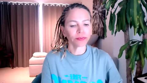 Snapshot of cherrycoloured chatting on 02.03.26 Anna online show from 02.03.26