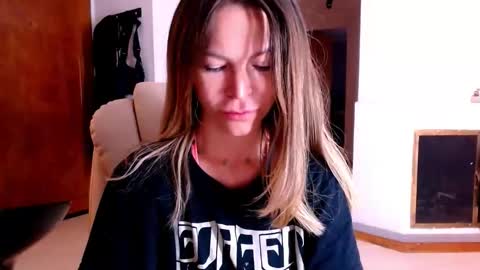 Snapshot of cherrycoloured chatting on 02.21.26 Anna online show from 02.21.26