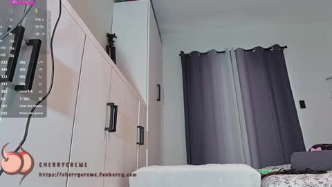 Snapshot of cherrycreme chatting on 09.10.25 Cherry online show from 09.10.25