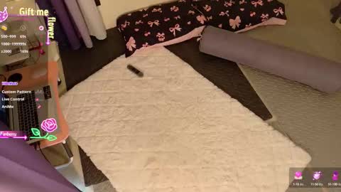 Snapshot of cherrycreme chatting on 10.16.25 Cherry online show from 10.16.25