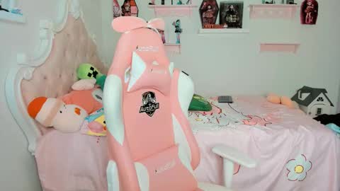 Snapshot of cherrymafer666 chatting on 10.18.25 cherrycute666 online show from 10.18.25