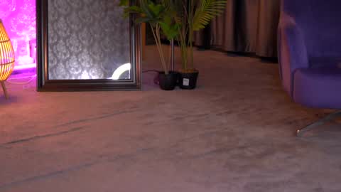 Selena online show from 12.21.24