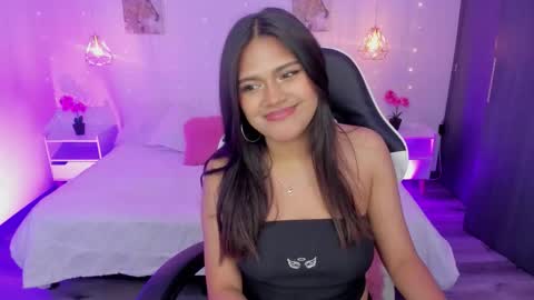 Snapshot of cherryvixen_ chatting on 10.20.25 Cherry Vixen online show from 10.20.25