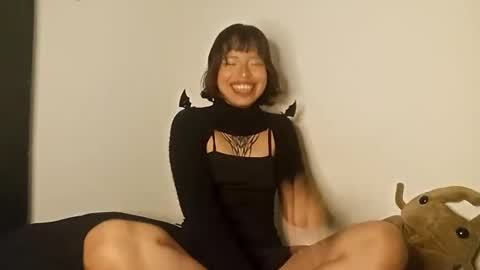 Snapshot of cherrywitchy chatting on 01.08.25 Cherry online show from 01.08.25