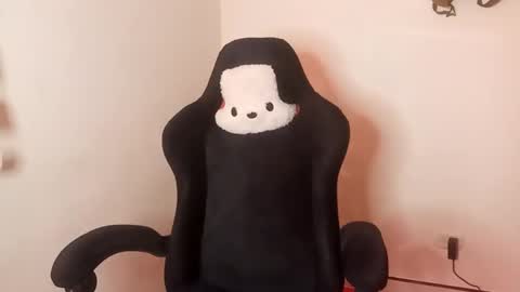 Snapshot of cherrywitchy chatting on 02.04.25 Cherry online show from 02.04.25