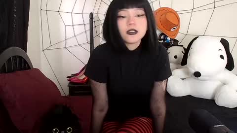 Snapshot of cherrywitchy chatting on 10.03.25 Cherry online show from 10.03.25