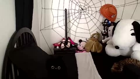 Snapshot of cherrywitchy chatting on 10.15.25 Cherry online show from 10.15.25