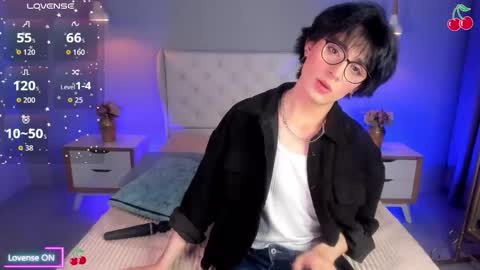 Snapshot of cherryy_boy chatting on 10.12.25 Matias online show from 10.12.25