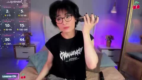 Snapshot of cherryy_boy chatting on 10.20.25 Matias online show from 10.20.25