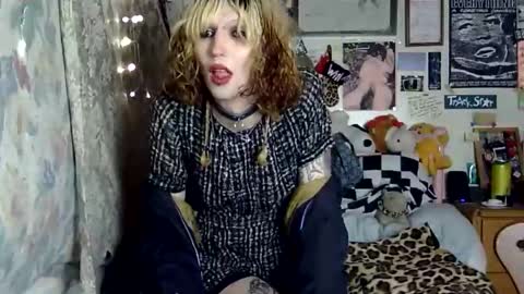 Snapshot of cherstrauberry chatting on 10.16.25 cher strauberry online show from 10.16.25