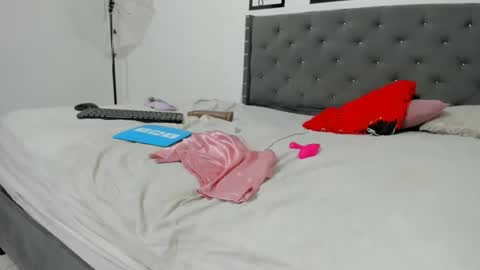 Snapshot of chey_petite chatting on 11.07.25 chey_petite online show from 11.07.25