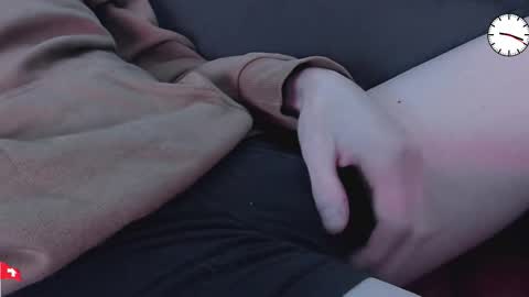 Snapshot of chezmonsieur_g chatting on 10.12.25 Grey online show from 10.12.25