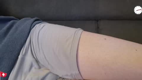 Snapshot of chezmonsieur_g chatting on 11.08.25 Grey online show from 11.08.25