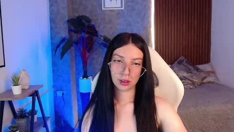 Snapshot of chiaraa_fiore chatting on 03.06.25 Chiara online show from 03.06.25