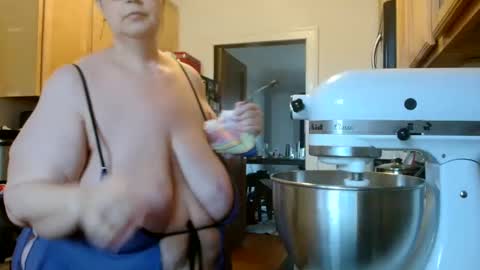 Snapshot of chicagobbw71 chatting on 02.08.25 Tee online show from 02.08.25
