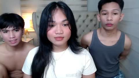 Snapshot of chick_renz chatting on 06.27.26 chick_renz online show from 06.27.26