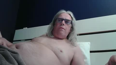 Snapshot of chiguitar chatting on 02.14.26 chiguitar online show from 02.14.26