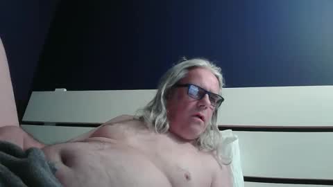 Snapshot of chiguitar chatting on 03.27.26 chiguitar online show from 03.27.26