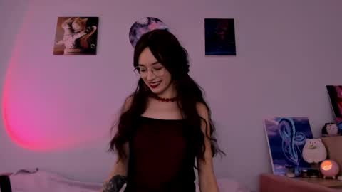 Vivian online show from 10.25.25