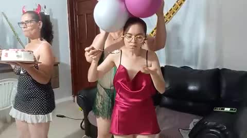 Snapshot of chiquitahot69 chatting on 11.10.25 chiquitahot69 online show from 11.10.25