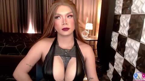 Snapshot of chixfranching chatting on 10.08.25 Franching Lee online show from 10.08.25