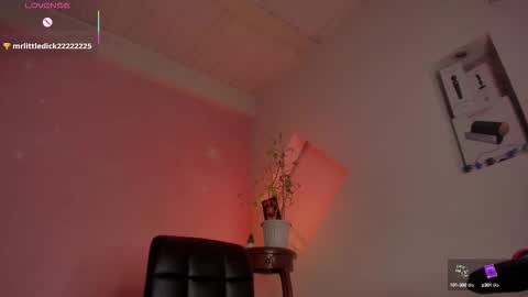 Snapshot of chloe_cooperr chatting on 10.09.25 chloe_cooperr online show from 10.09.25