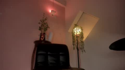 Snapshot of chloe_cooperr chatting on 10.18.25 chloe_cooperr online show from 10.18.25