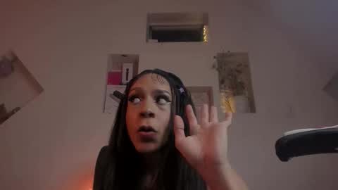 Snapshot of chloe_cooperr chatting on 10.28.25 chloe_cooperr online show from 10.28.25