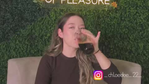 Snapshot of chloe_dee_ chatting on 10.20.25 Chloe online show from 10.20.25