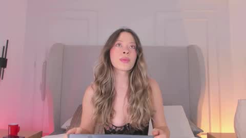 Snapshot of chloe_dee_ chatting on 10.26.25 Chloe online show from 10.26.25