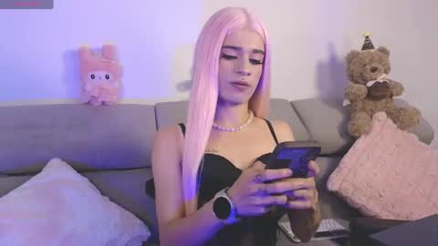 Snapshot of chloe_embeer69 chatting on 04.18.26 Embeer online show from 04.18.26