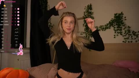 Arianaa Mourrr online show from 10.30.25