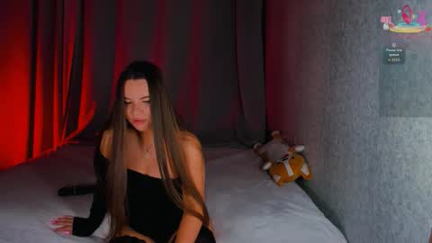 Chloe online show from 10.27.25