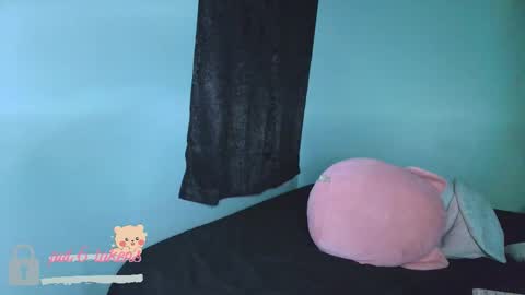 Snapshot of chloe_maia1 chatting on 11.10.25 AMY online show from 11.10.25