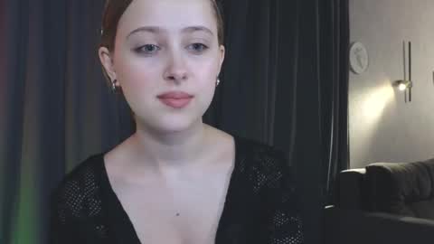 Snapshot of chloe_novel chatting on 10.03.25 Chloe online show from 10.03.25