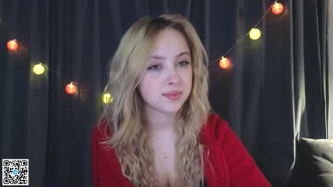 Snapshot of chloe_novel chatting on 11.16.25 Chloe online show from 11.16.25