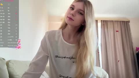 Snapshot of chloe_show chatting on 06.07.26 hloe online show from 06.07.26