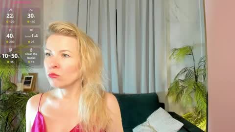 Snapshot of chloeblurr chatting on 04.19.26 Julia online show from 04.19.26
