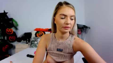 Chloe online show from 10.26.25