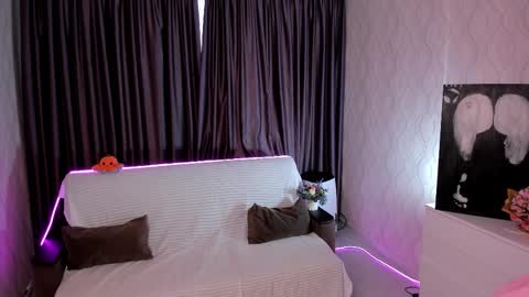 Snapshot of chloeees420 chatting on 09.24.25 Chloe online show from 09.24.25