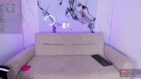 Snapshot of chloegils chatting on 09.23.25 chloegils online show from 09.23.25