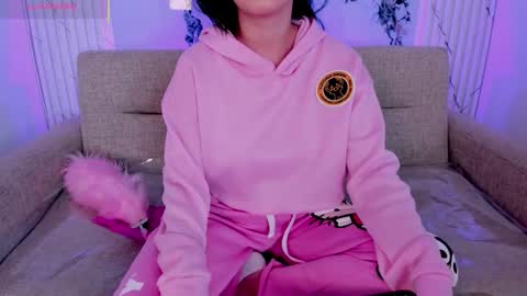 Snapshot of chloegils chatting on 10.17.25 chloegils online show from 10.17.25