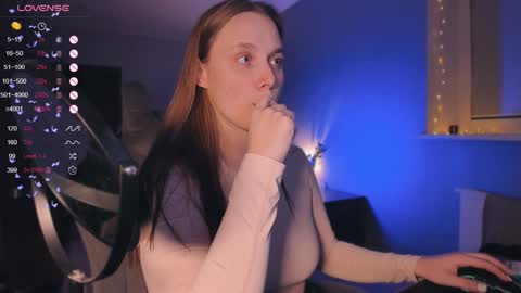 chloegins online show from 12.04.24